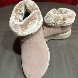 Skechers Women's Light Taupe Faux Fur Cuff Ankle Boots